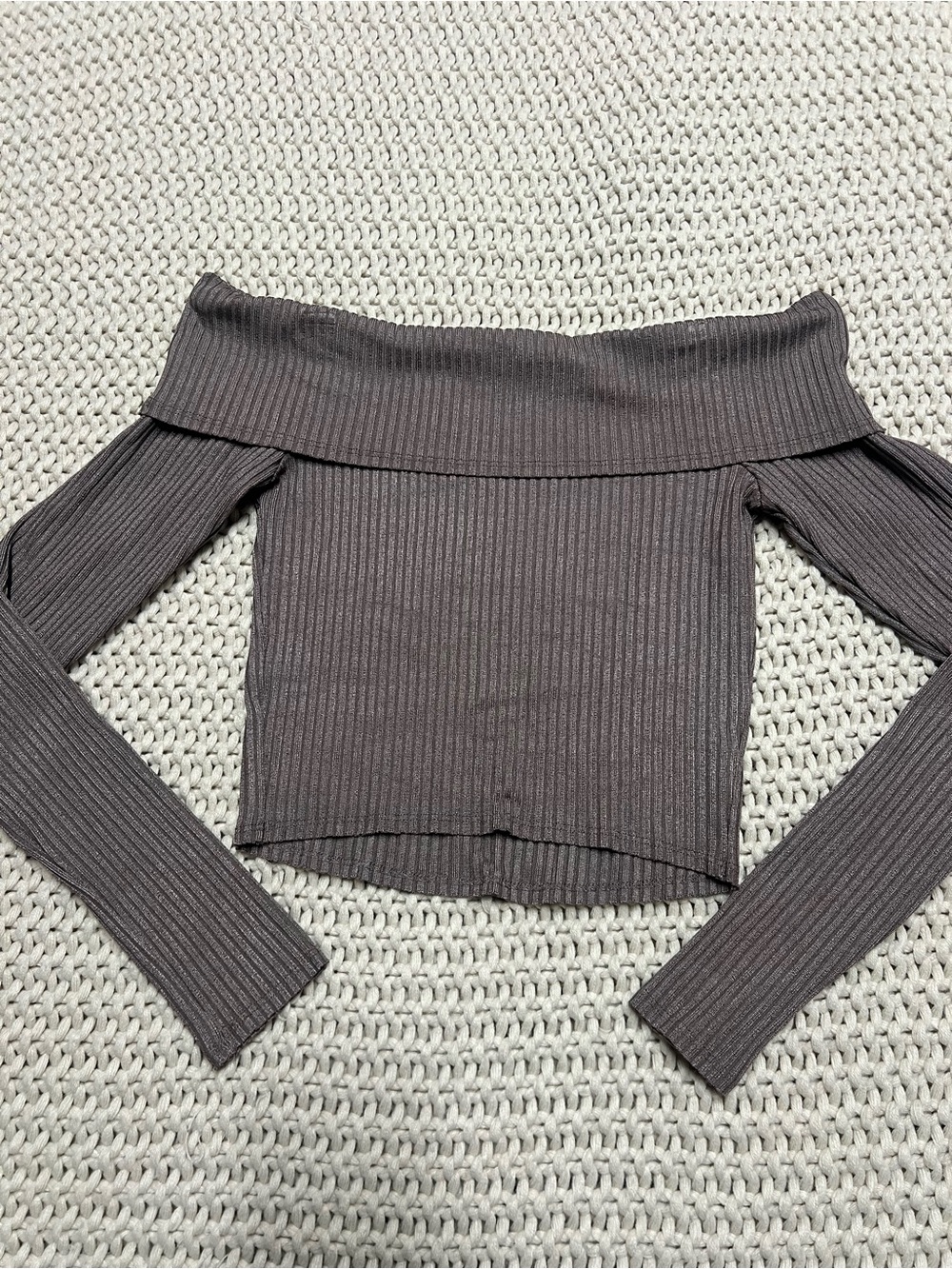 Off-Shoulder Ribbed Long-Sleeve top - Picture 4 of 7